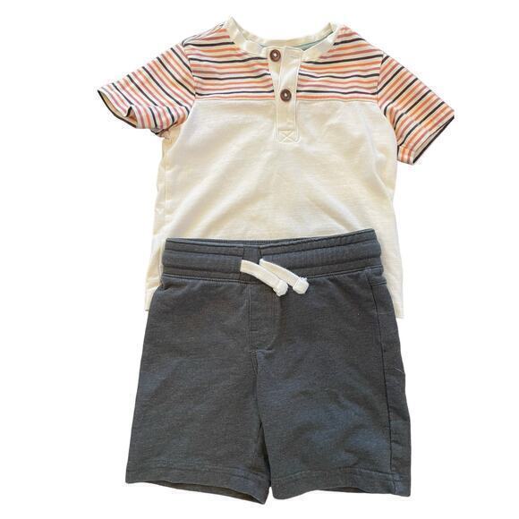 Tommy Bahama Toddler Boy, Set of 2 Short Sleeve Graphic Tee & Short Outfits - Picture 2 of 10